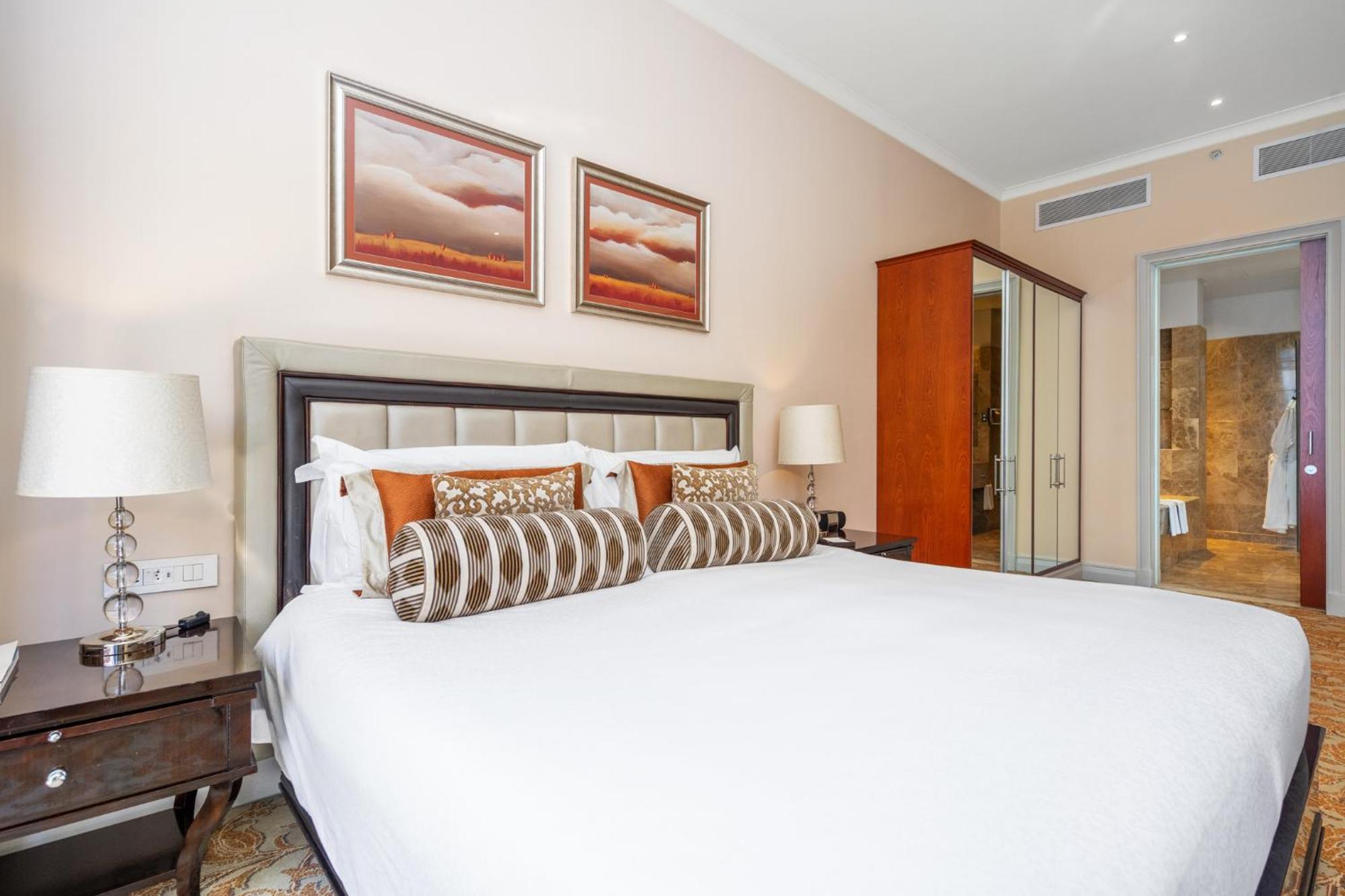 Taj Hotel 305 Cape Town Bagian luar foto
